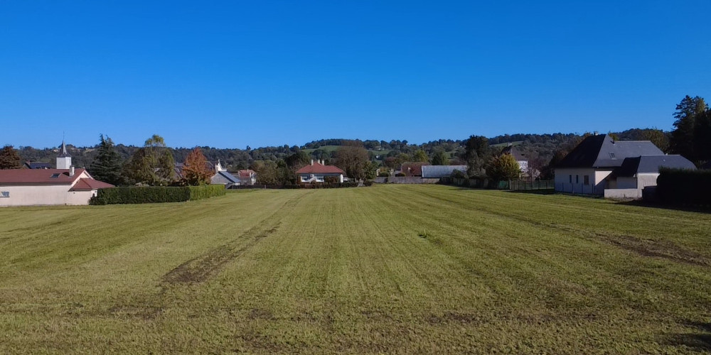 terrain à LAMARQUE PONTACQ (65380)